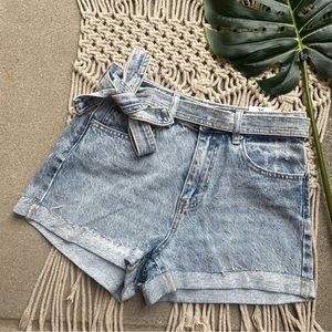 New PacSun High Rise Jean Shorts Size 25 - Mom Short